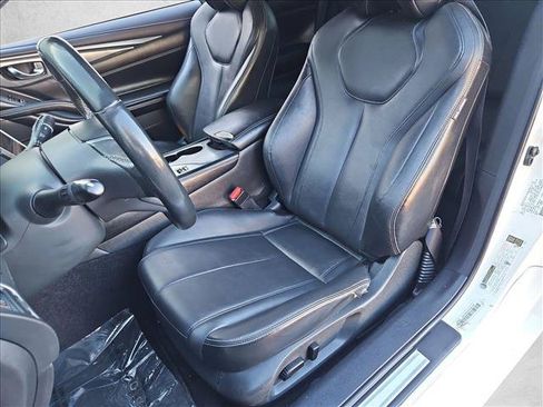 Used 2018 INFINITI Q60 2.0t w/ Moonroof Package RWD image 15