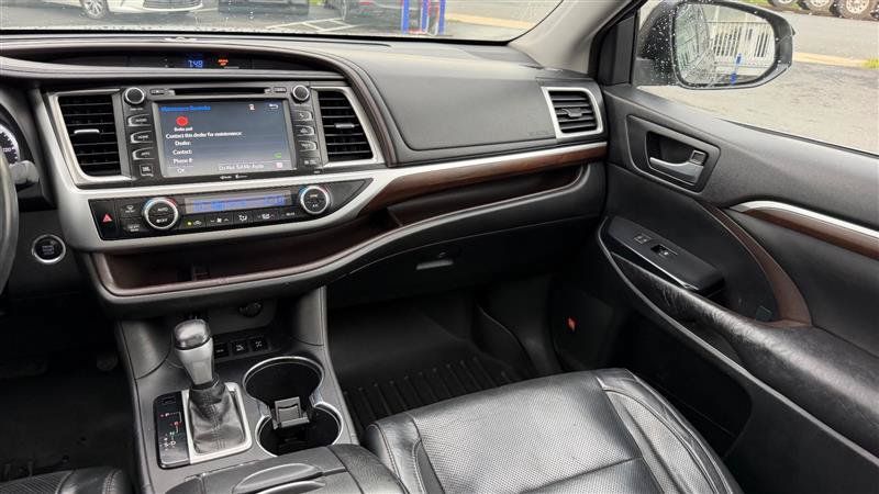 Used 2015 Toyota Highlander Limited Platinum AWD/4WD image 13