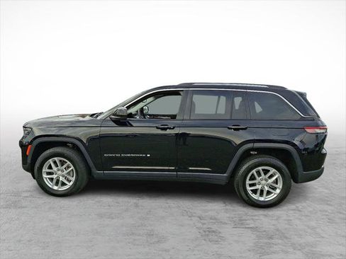 Certified 2023 Jeep Grand Cherokee Laredo image 2