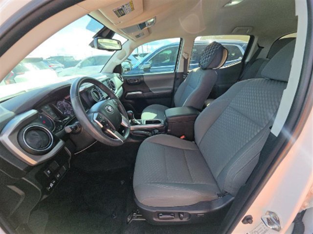 Used 2022 Toyota Tacoma SR5 w/ Technology Package RWD image 3