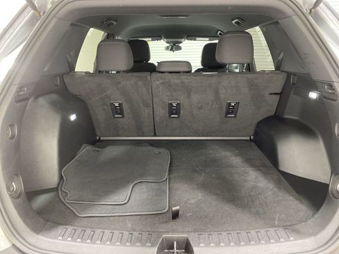 Used 2025 Chevrolet Equinox LT AWD/4WD image 23