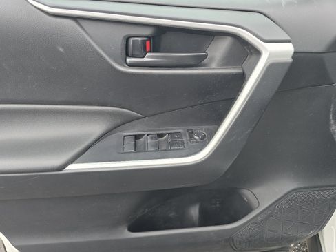 Certified 2021 Toyota RAV4 LE AWD/4WD image 10