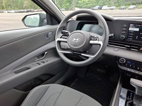 Used 2025 Hyundai Elantra Hybrid FWD image 15
