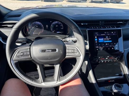 Used 2024 Jeep Grand Cherokee L Altitude AWD/4WD image 10