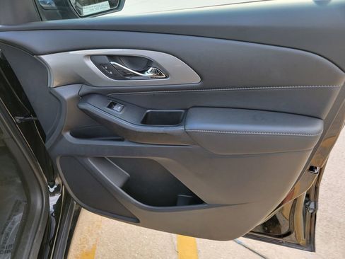 Used 2023 Chevrolet Traverse LT FWD image 14