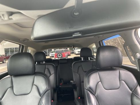Used 2025 Kia Telluride S FWD image 16