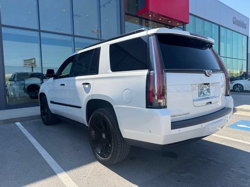 Used 2018 Cadillac Escalade Platinum AWD/4WD image 3