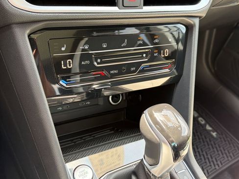 New 2026 Volkswagen Taos SE FWD image 18