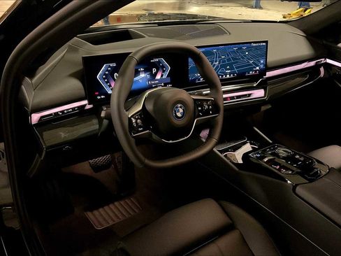 Used 2026 BMW i5 eDrive40 w/ Premium Package image 8