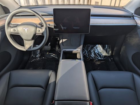 Used 2024 Tesla Model Y Long Range image 15
