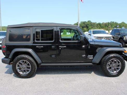 Used 2018 Jeep Wrangler Unlimited Sport S AWD/4WD image 5