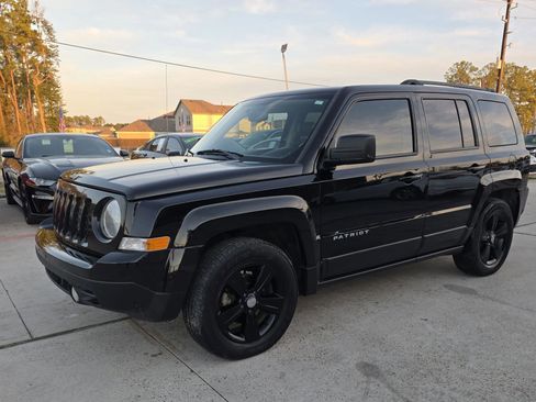 Used 2017 Jeep Patriot Latitude image 2