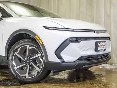 New 2026 Chevrolet Equinox EV LT image 3