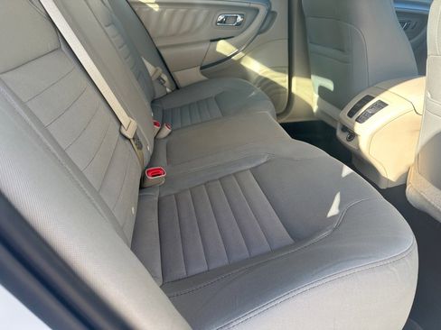 Used 2019 Ford Taurus SE image 14