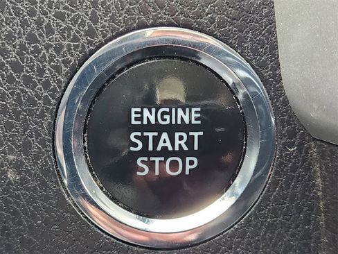 Used 2017 Toyota Highlander SE image 20