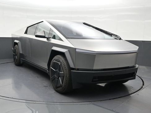 Used 2024 Tesla Cybertruck AWD Crew Cab image 7