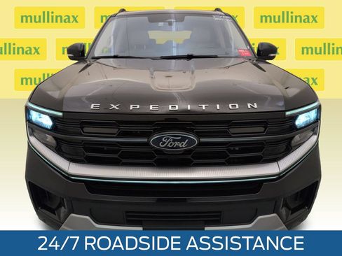 Used 2025 Ford Expedition Platinum w/ Driver's Package AWD/4WD image 14