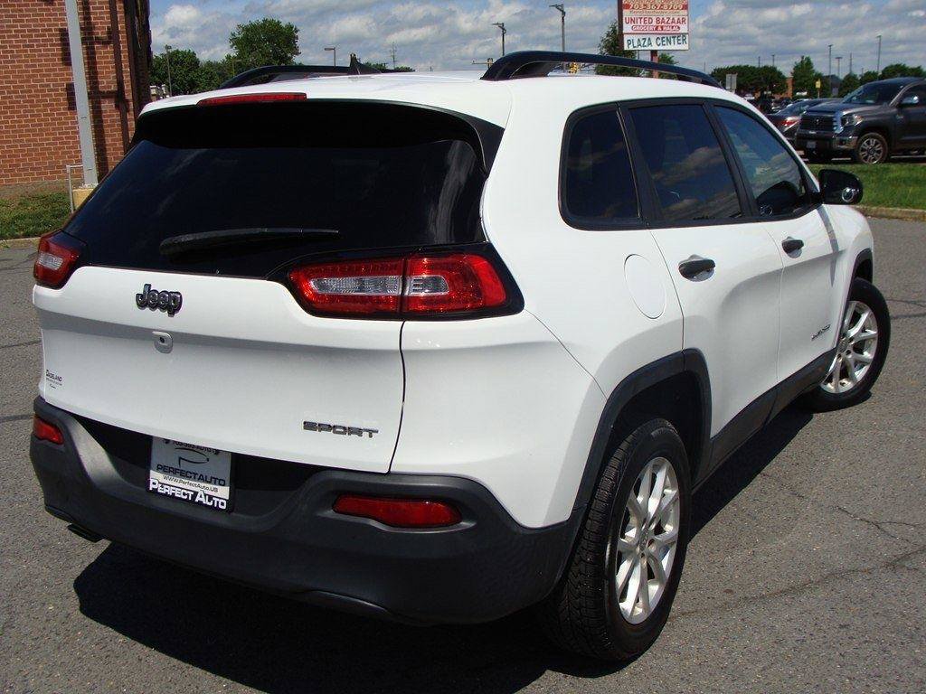 Used 2017 Jeep Cherokee Sport FWD image 6
