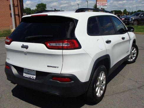 Used 2017 Jeep Cherokee Sport FWD image 6