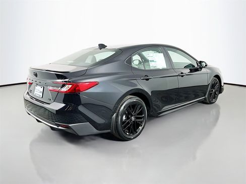 New 2026 Toyota Camry SE image 7