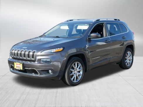 Used 2018 Jeep Cherokee Limited image 3