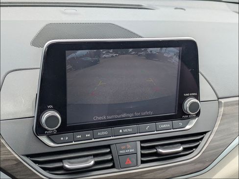 Used 2025 Nissan Altima 2.5 SV FWD image 21