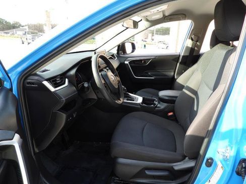 Used 2021 Toyota RAV4 LE image 40