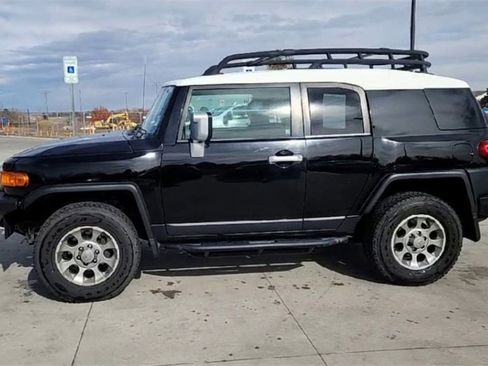 Used 2012 Toyota FJ Cruiser 4WD image 6