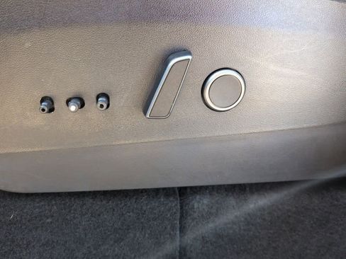 Used 2022 Tesla Model Y Long Range image 16