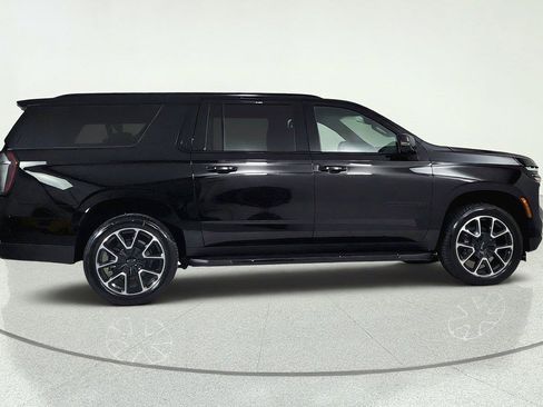 New 2026 Chevrolet Suburban RST w/ Comfort Package AWD/4WD image 7