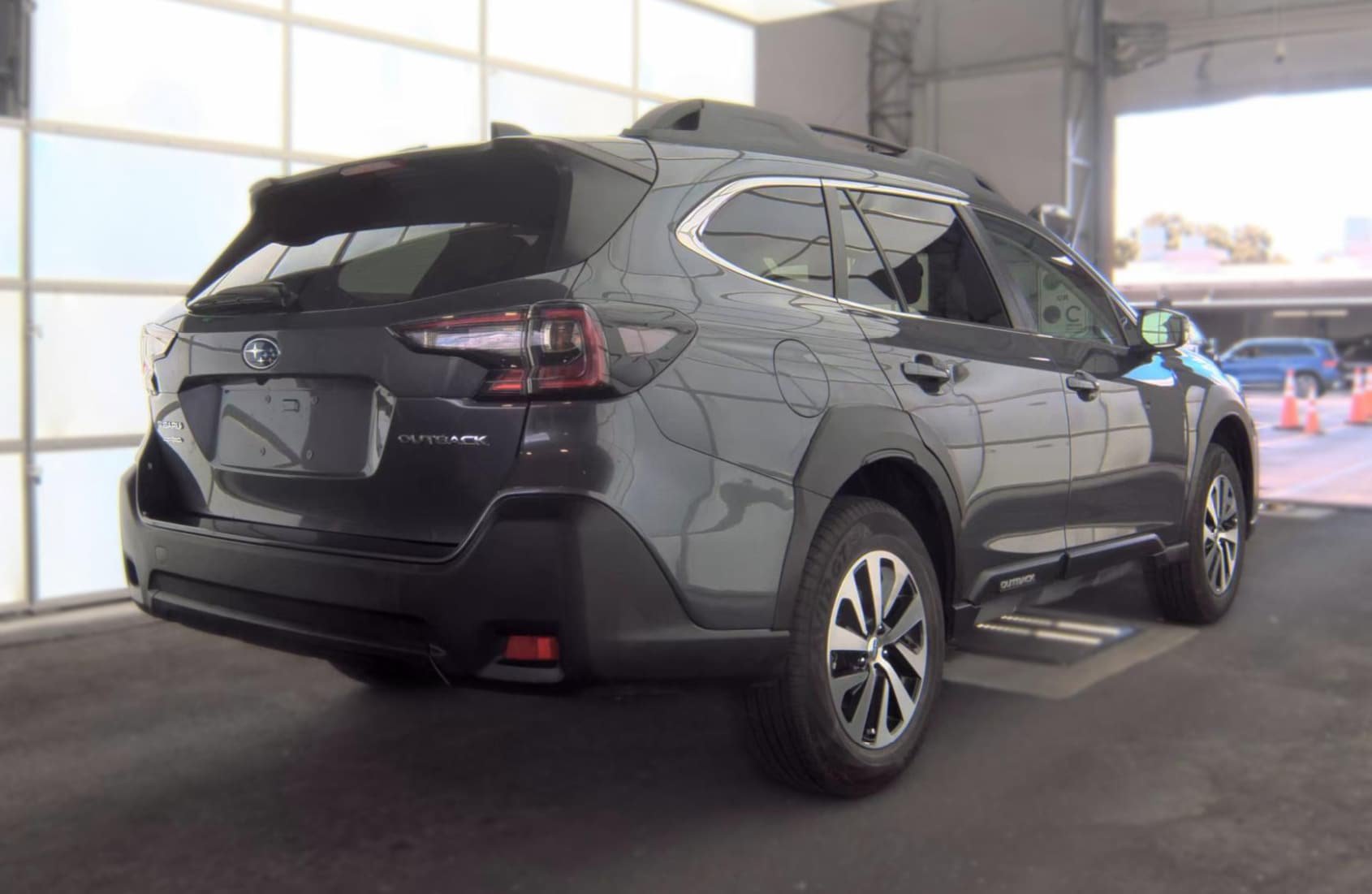 Used 2024 Subaru Outback Premium AWD/4WD image 9