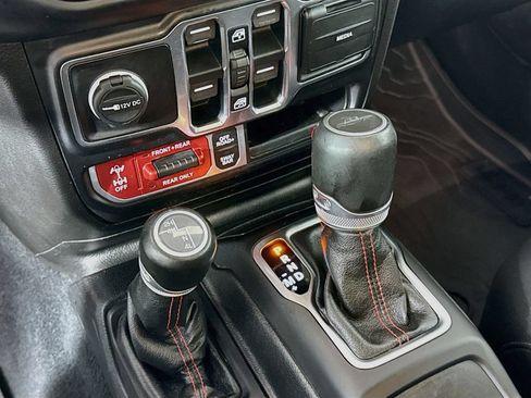 Used 2020 Jeep Gladiator Rubicon AWD/4WD image 16
