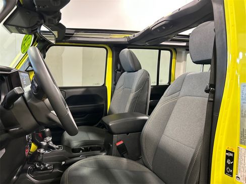 Used 2024 Jeep Wrangler Unlimited image 16