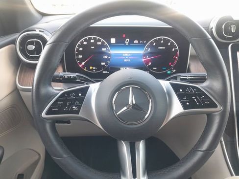 Used 2024 Mercedes-Benz GLC 300 4MATIC image 5