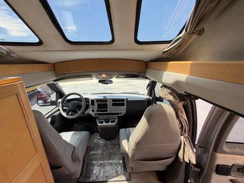 Used 2007 Chevrolet Express 3500 Extended w/ Power and Light Package RWD image 10