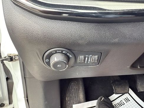 Used 2025 Jeep Compass Trailhawk AWD/4WD image 23