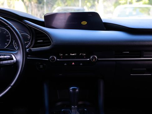 Used 2021 MAZDA MAZDA3 s image 39