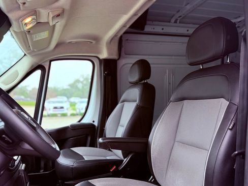 Used 2025 RAM ProMaster 2500 w/ Convenience Group FWD image 15