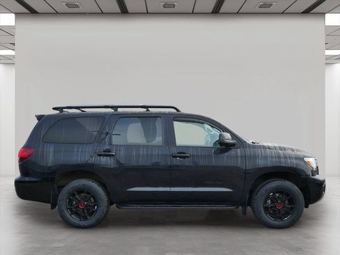 Used 2022 Toyota Sequoia TRD Pro AWD/4WD image 7