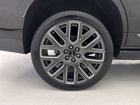 Used 2025 GMC Yukon Denali Ultimate AWD/4WD image 11