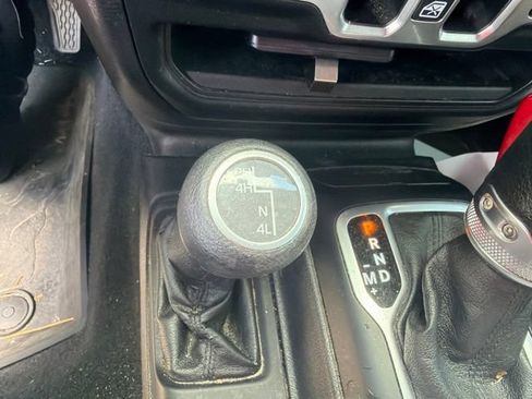 Used 2018 Jeep Wrangler Unlimited Sport S AWD/4WD image 4