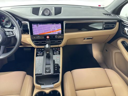 Certified 2026 Porsche Macan image 28