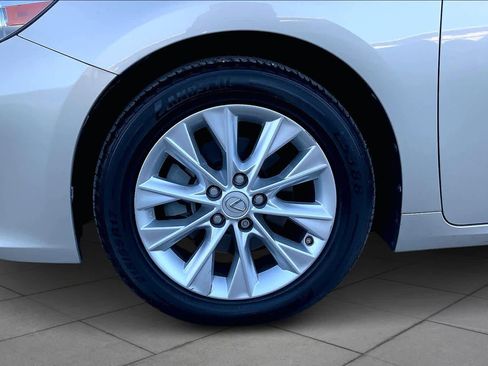 Used 2013 Lexus ES 300h Hybrid w/ Luxury Pkg image 10