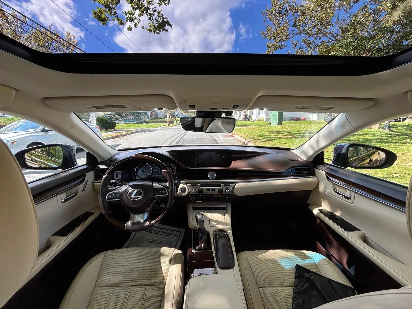 Used 2016 Lexus ES 350 w/ Luxury Package w/Wood Trim FWD image 24