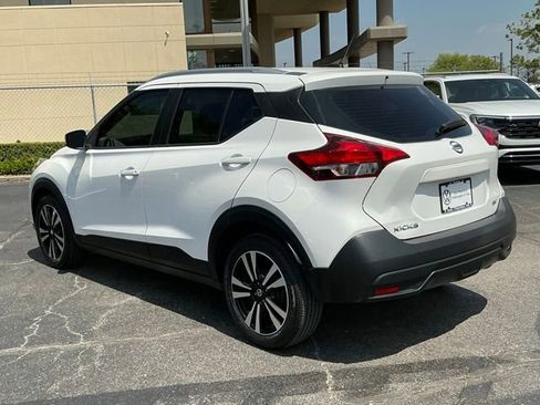 Used 2018 Nissan Kicks SV FWD image 5