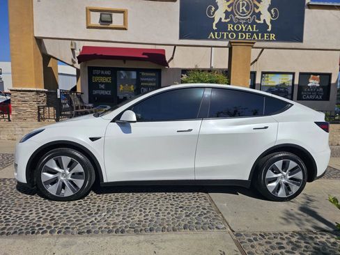 Used 2023 Tesla Model Y AWD image 8