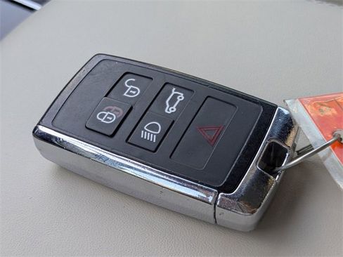 Used 2021 Land Rover Range Rover Sport HSE Silver Edition image 32