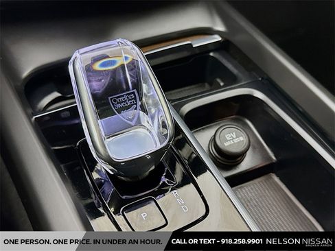 Used 2023 Volvo XC60 B5 Ultimate w/ Climate Package image 17