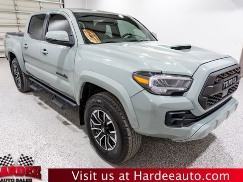 Used 2022 Toyota Tacoma TRD Sport w/ Technology Package RWD image 6
