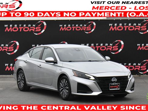 Used 2023 Nissan Altima 2.5 SV image 1